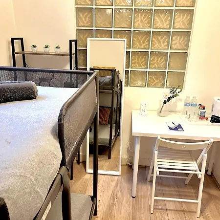 Sleeps 7 The Red Door House London
