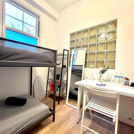 Apartment Sleeps 7 The Red Door House