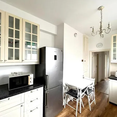 Sleeps 7 The Red Door House Apartment
