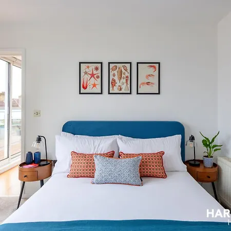 2 Bed Penthouse In Canada Water With Huge Balcony & Canary Wharf View Appartement Londen