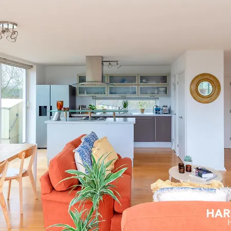 2 Bed Penthouse In Canada Water With Huge Balcony & Canary Wharf View