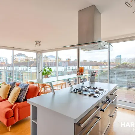 2 Bed Penthouse In Canada Water With Huge Balcony & Canary Wharf View