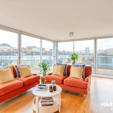 Appartement 2 Bed Penthouse In Canada Water With Huge Balcony & Canary Wharf View Londen