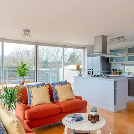 Appartement 2 Bed Penthouse In Canada Water With Huge Balcony & Canary Wharf View Londen
