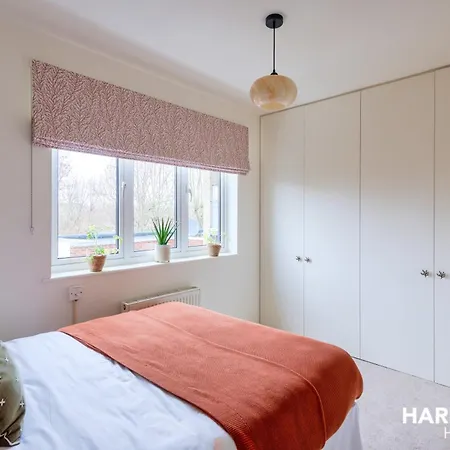 2 Bed Penthouse In Canada Water With Huge Balcony & Canary Wharf View Londen