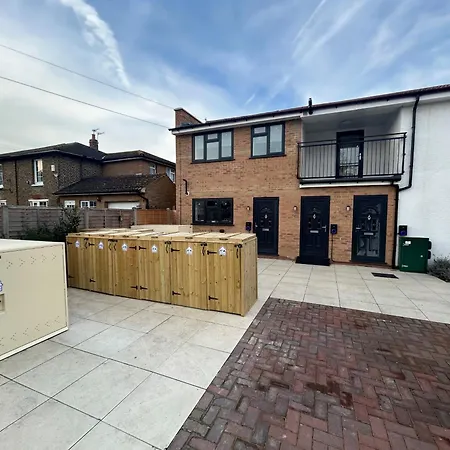 London Beautiful Three Bedroom House Holiday home *