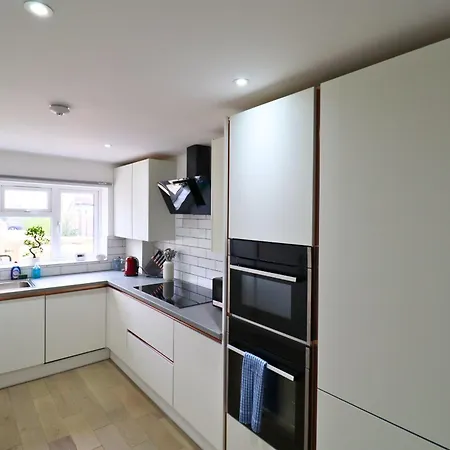 London Beautiful Three Bedroom House *