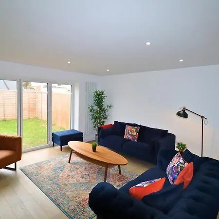 London Beautiful Three Bedroom House Mitcham