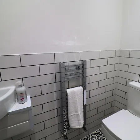 London Beautiful Three Bedroom House Holiday home Mitcham