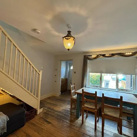Cosy 2bd Home-away-from-home Hackney Apartment London