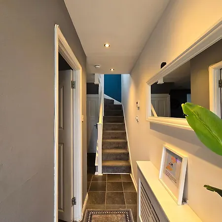 Cozy 4 Bedroom House In The Heart Of Brixton Holiday home