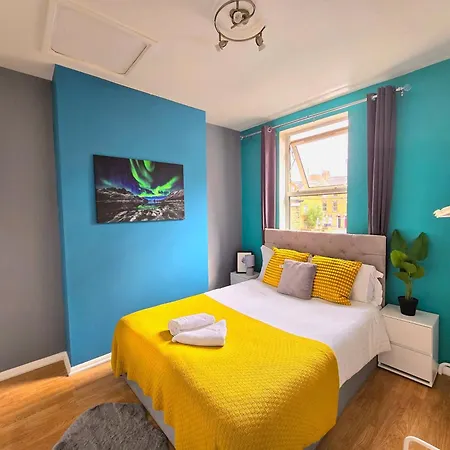 Cozy 4 Bedroom House In The Heart Of Brixton Holiday home *