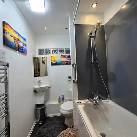Cozy 4 Bedroom House In The Heart Of Brixton Holiday home *
