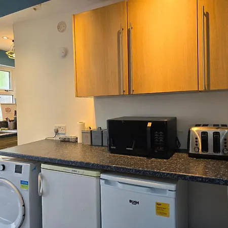 Cozy 4 Bedroom House In The Heart Of Brixton Holiday home London