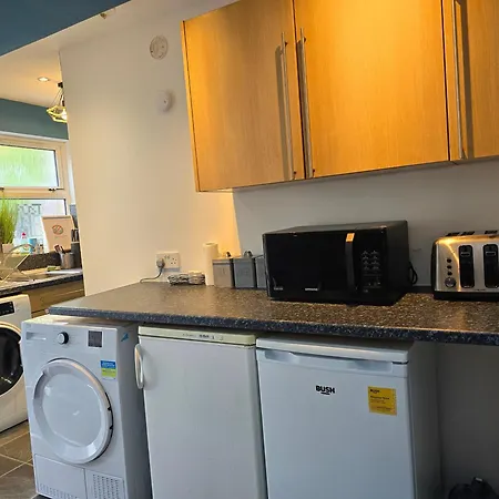 Cozy 4 Bedroom House In The Heart Of Brixton Holiday home *