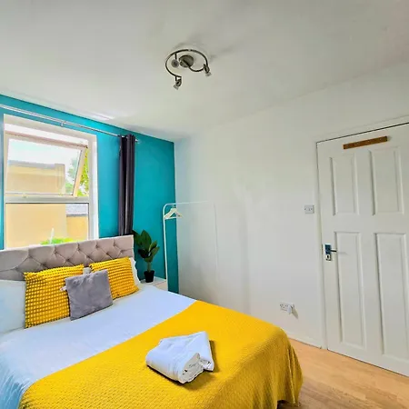 Cozy 4 Bedroom House In The Heart Of Brixton *