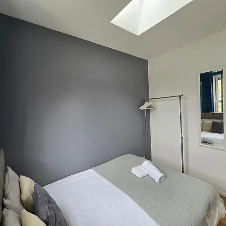 Cozy 4 Bedroom House In The Heart Of Brixton Holiday home *