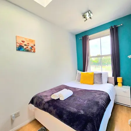 Cozy 4 Bedroom House In The Heart Of Brixton Holiday home