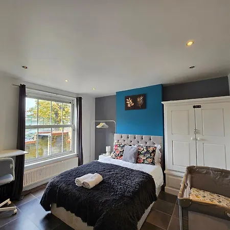 Cozy 4 Bedroom House In The Heart Of Brixton