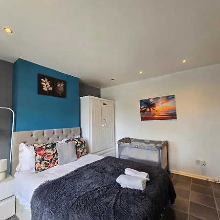 Cozy 4 Bedroom House In The Heart Of Brixton London