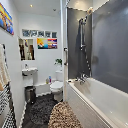 Cozy 4 Bedroom House In The Heart Of Brixton