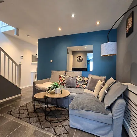 Cozy 4 Bedroom House In The Heart Of Brixton Holiday home *