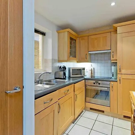 Cosy 1 Bed Globe View St Pauls