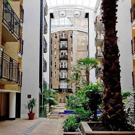 Cosy 1 Bed Globe View St Pauls Apartment *