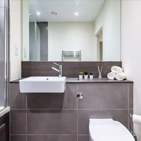 Modern New-built 1 Bedroom In Heart Of Ldn London