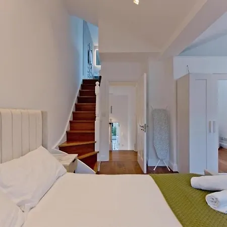 Charming Beau 2-bed Haven Near Harrods * London
