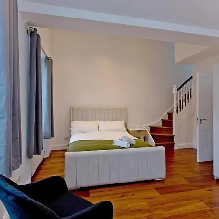 Charming Beau 2-bed Haven Near Harrods
