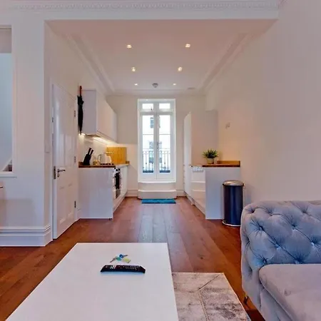 Charming Beau 2-bed Haven Near Harrods Apartment