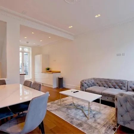 Charming Beau 2-bed Haven Near Harrods Apartment *