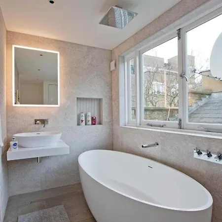 Charming Beau 2-bed Haven Near Harrods *