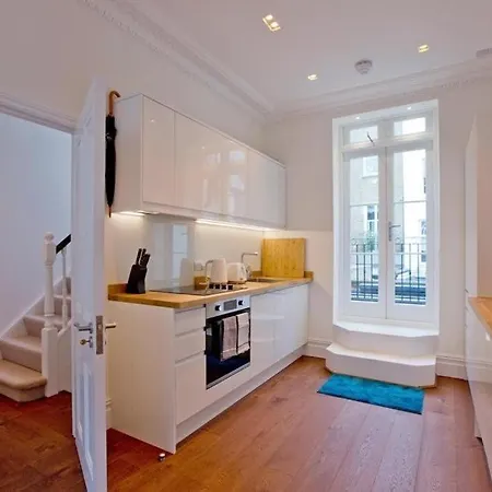 Charming Beau 2-bed Haven Near Harrods London