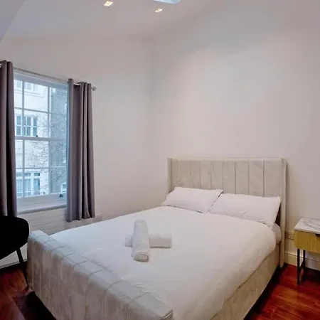 Charming Beau 2-bed Haven Near Harrods Apartment *