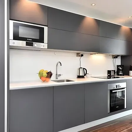 Elegant 2 Bed Flat In East * London