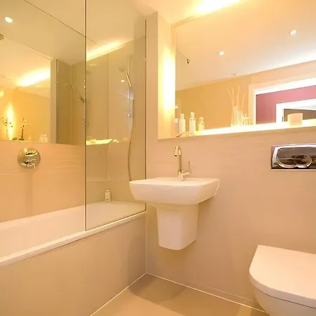 Elegant 2 Bed Flat In East Apartment London