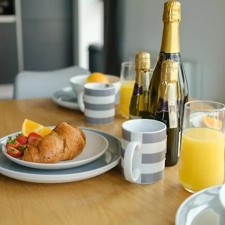Elegant 2 Bed Flat In East London