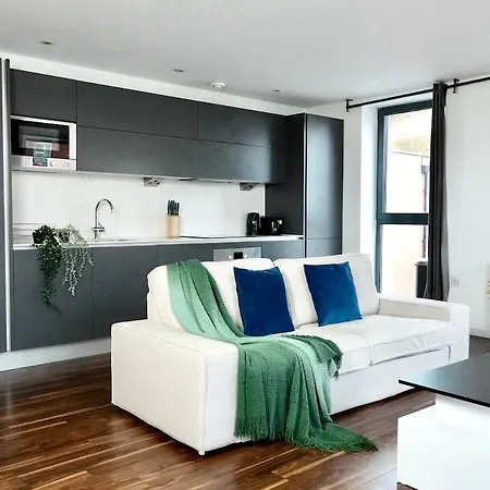 Apartment Elegant 2 Bed Flat In East