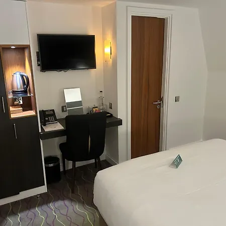 The Wesley Euston 4*