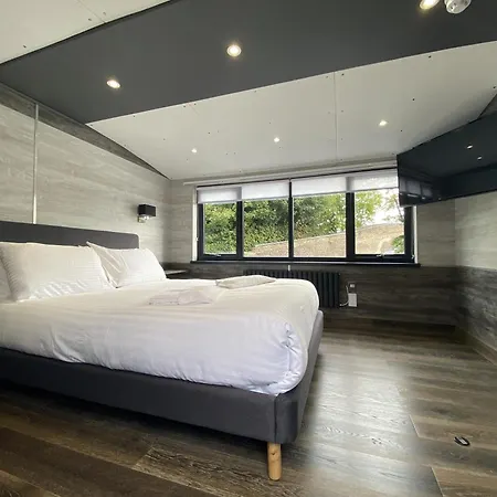The Watersedge, Canal 4* Hillingdon