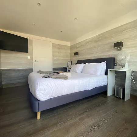 Inn The Watersedge, Canal Hillingdon