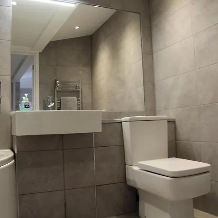 The Watersedge, Canal 4*