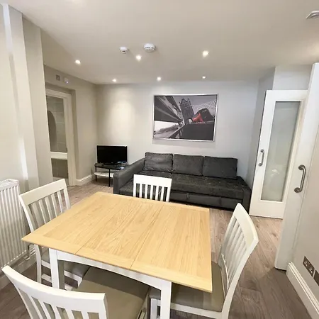 Stylish Apartments In Victoria & Westminster Apartment