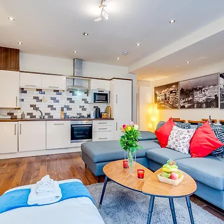 Entire Family - 2bd2bth Earl's Court London