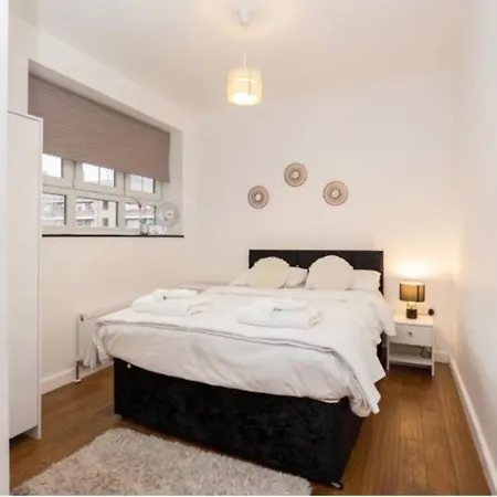 4 Bedroom Zone 1 * Londra