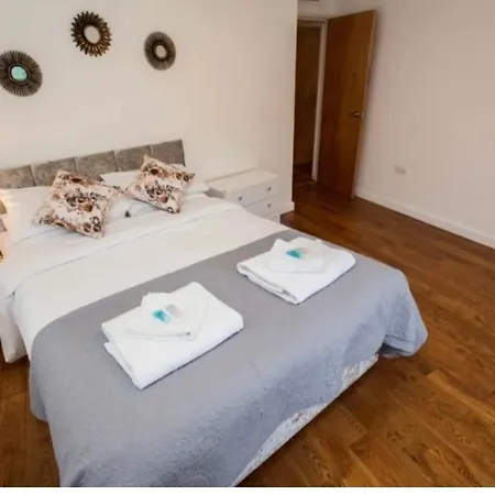 4 Bedroom Zone 1 Appartamento