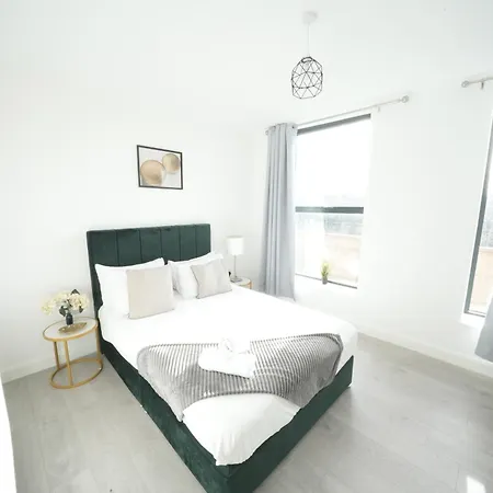 Broadway Great 7-minute Walk From The Underground Homestay Ealing