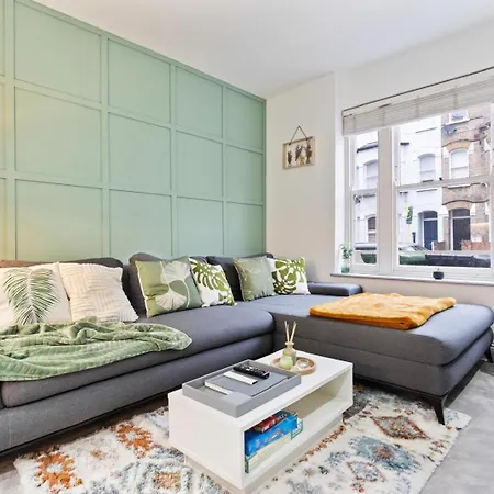 Stylish 1br Fulham Flat With Private Patio Apartment London
